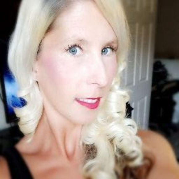 Meet your Posher, Cheryl - Picture 1 of 1